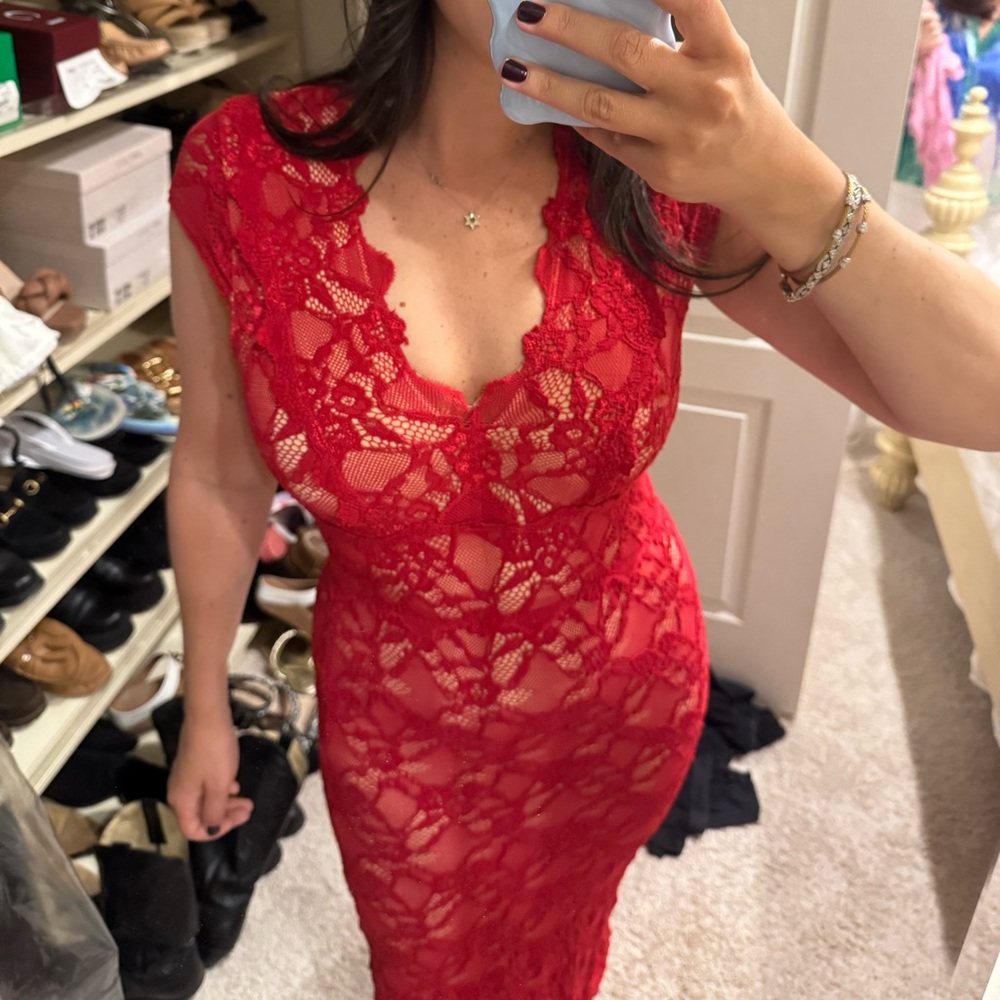 Nightcap by Carisa Rene Lace Gown - Picture 3 of 8